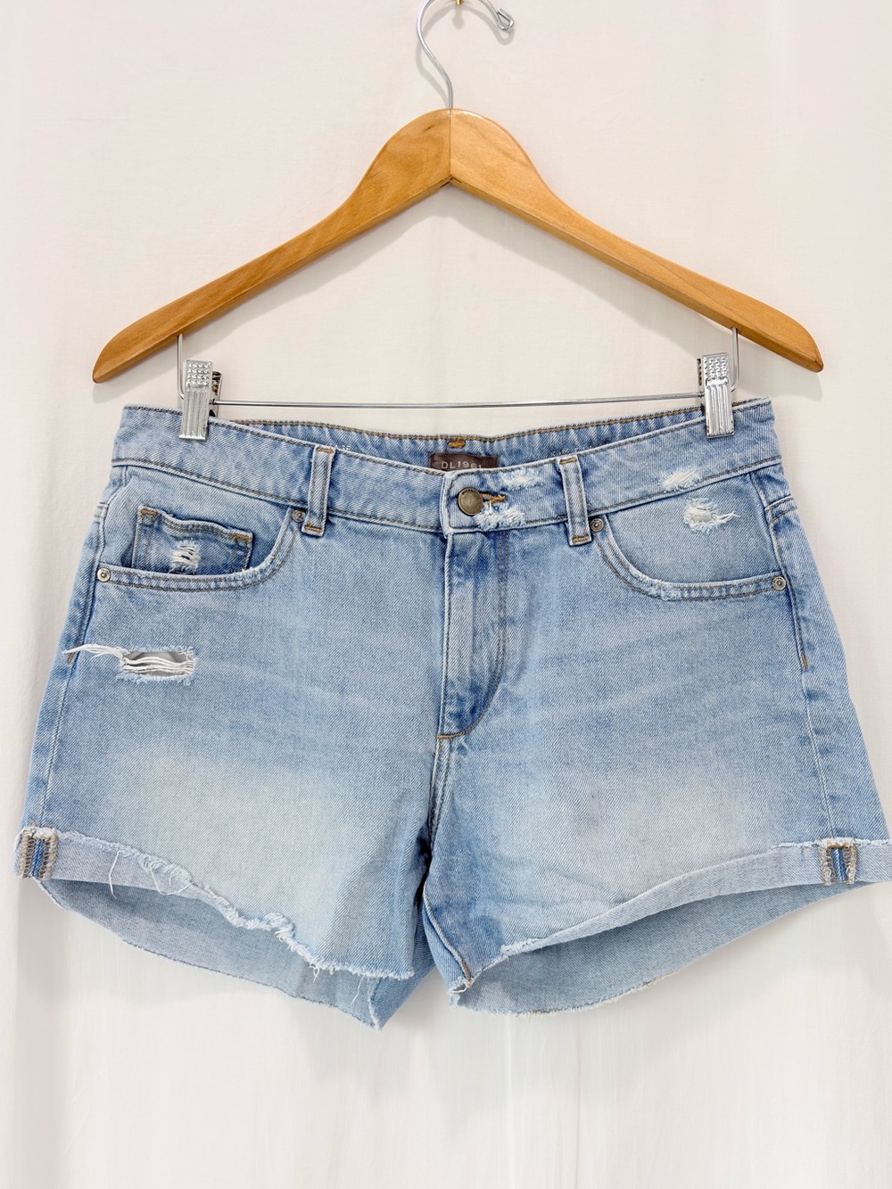 DL1961 Karlie Denim Westside short distressed boyfriend cut 3” Inseam size 29